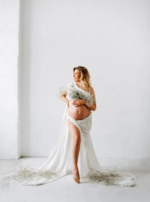 Simbolismo de la pureza y la gracia en la maternidad