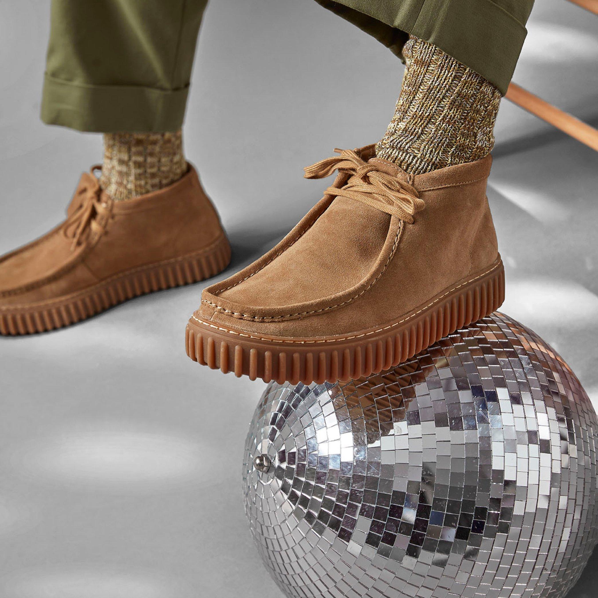 Clarks - 8K Abstract Photos for Desktop