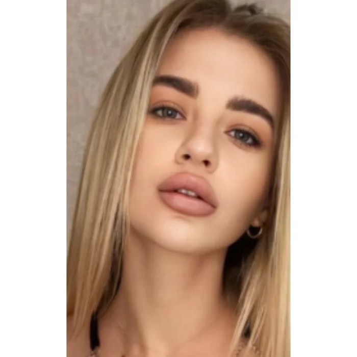 arina_slash