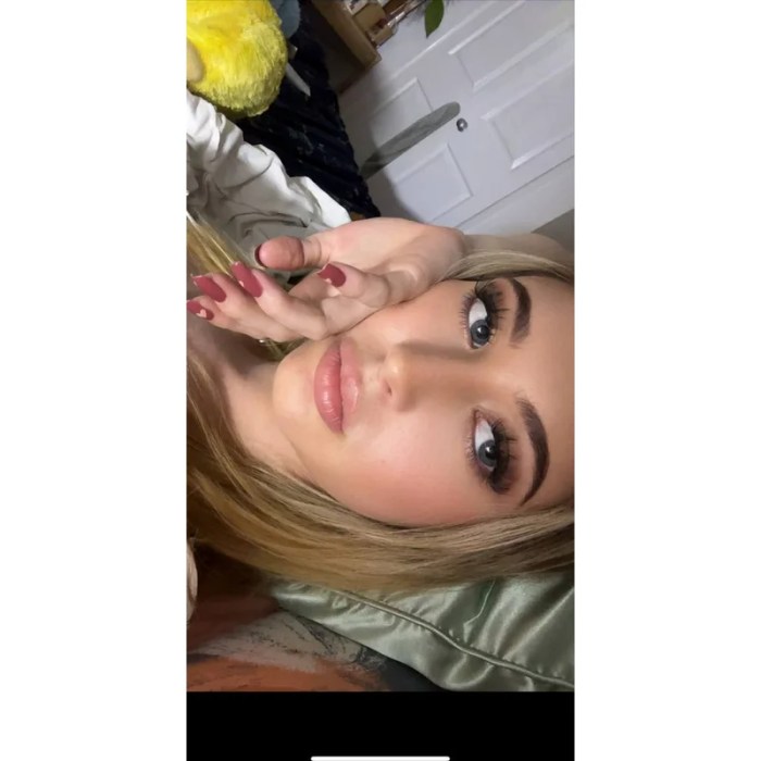 MiaHartx