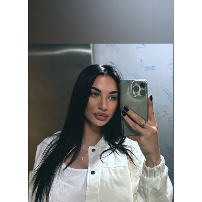 busty_emma
