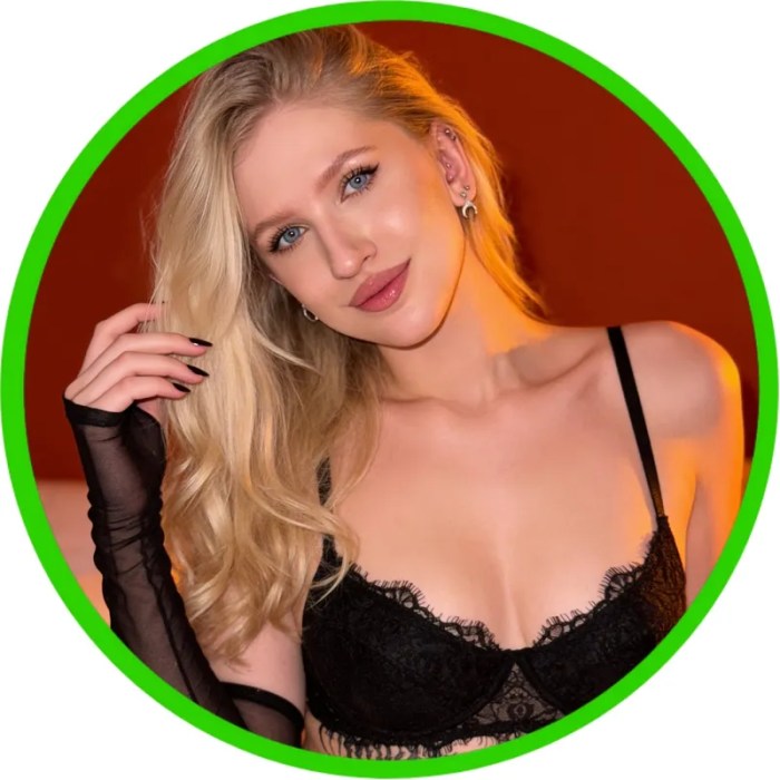 scarlett_cross