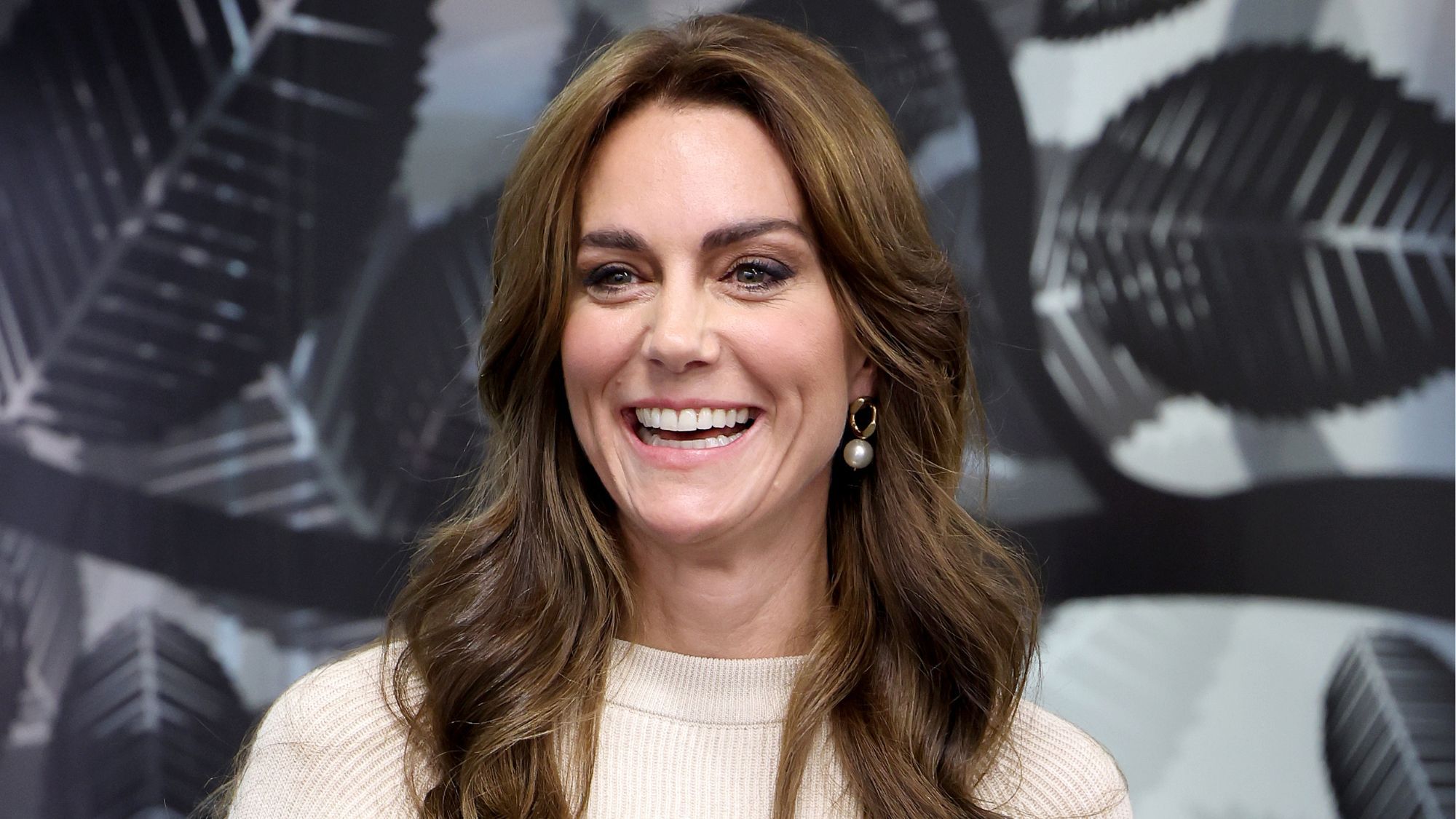 Kate Middleton's Autumn Style: Knitted Skirt & Jumper Look for Less (2026)