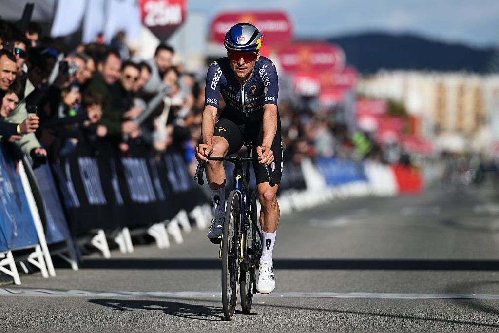 Tom Pidcock's Season Debut: Strong Performance Despite Mis-timed Gel and Radio Issues (2026)
