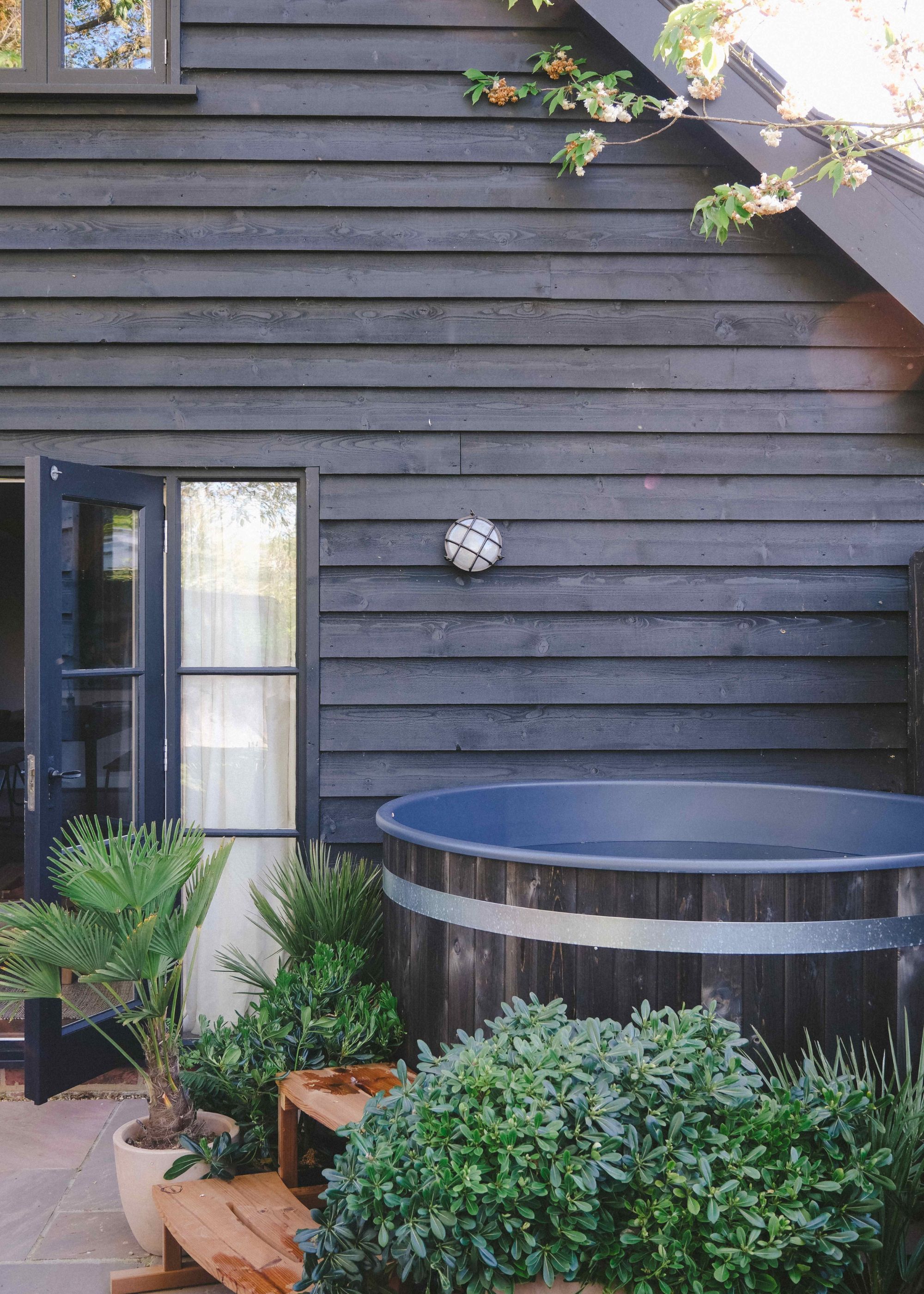 Elevate Your Small Outdoor Space: 5 Color Schemes That Pop (2026)