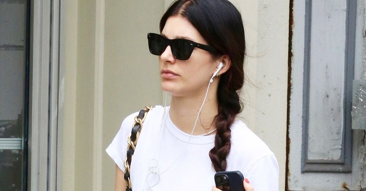 2026 Skirt Trend Alert: How to Style Knee-Length Skirts with T-Shirts Like Camila Morrone (2026)