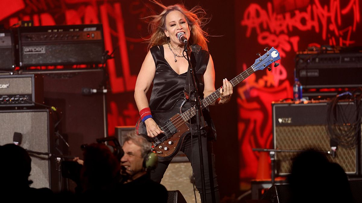 L7 Bassist Jennifer Finch Diagnosed with Brain Cancer: How You Can Help (2026)