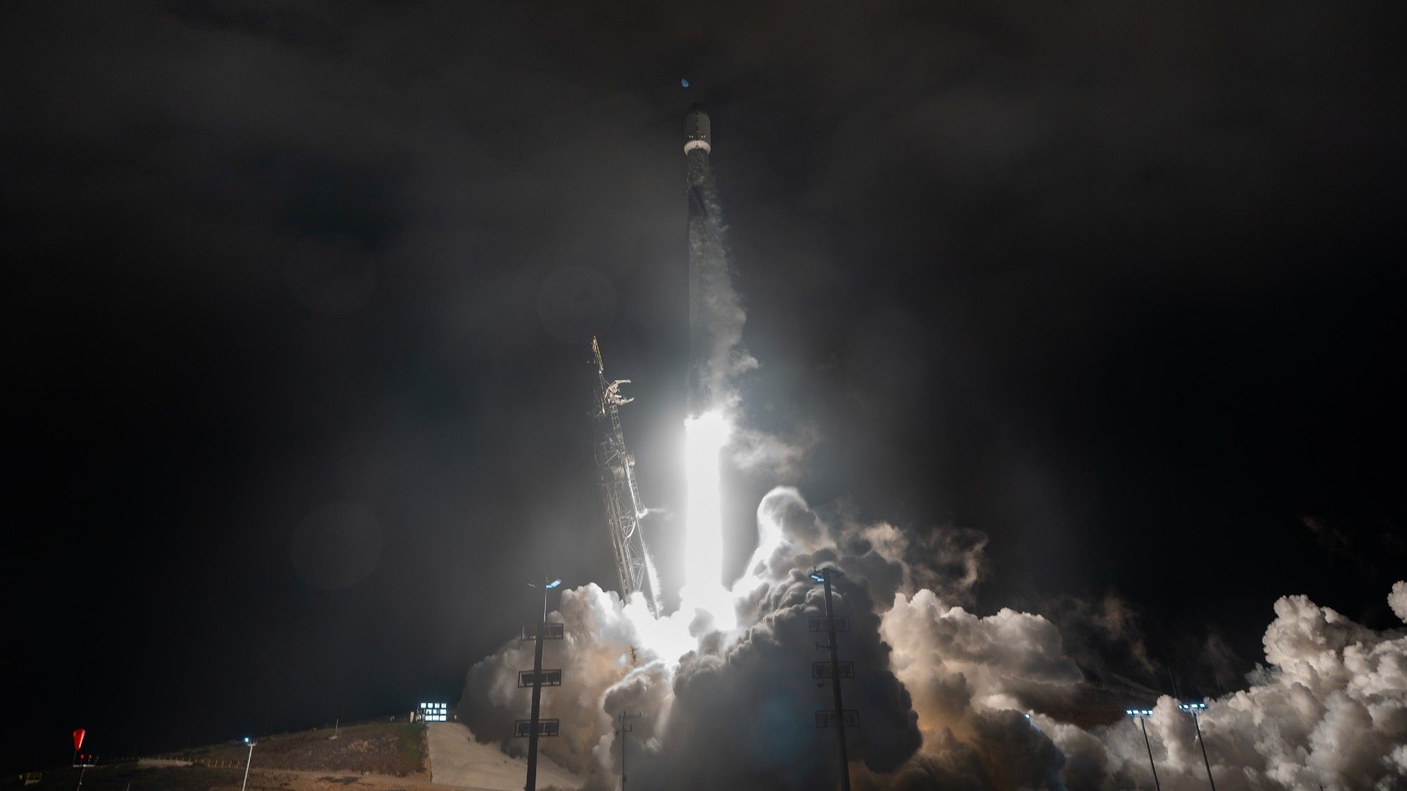 SpaceX Falcon 9: A Record-Breaking 35th Flight with Starlink Satellites (2026)