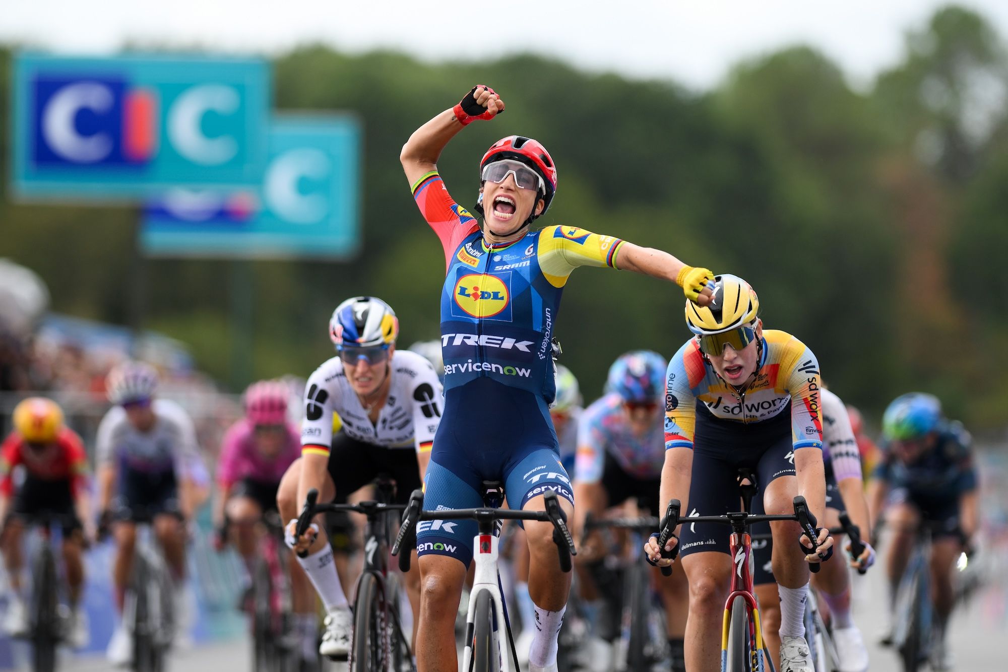 Elisa Balsamo Overtakes Mischa Bredewold in Final Sprint at Classic Lorient Agglomération (2026)