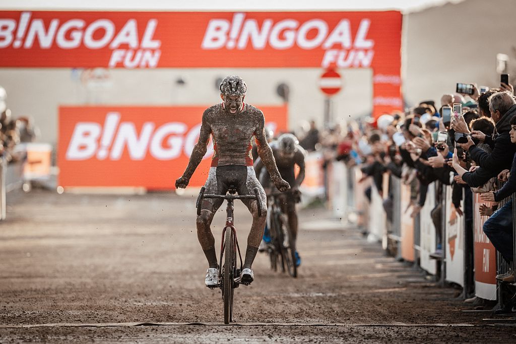 UCI Cyclo-cross World Cup Terralba 2025: Vanthourenhout's Dramatic Win (2026)