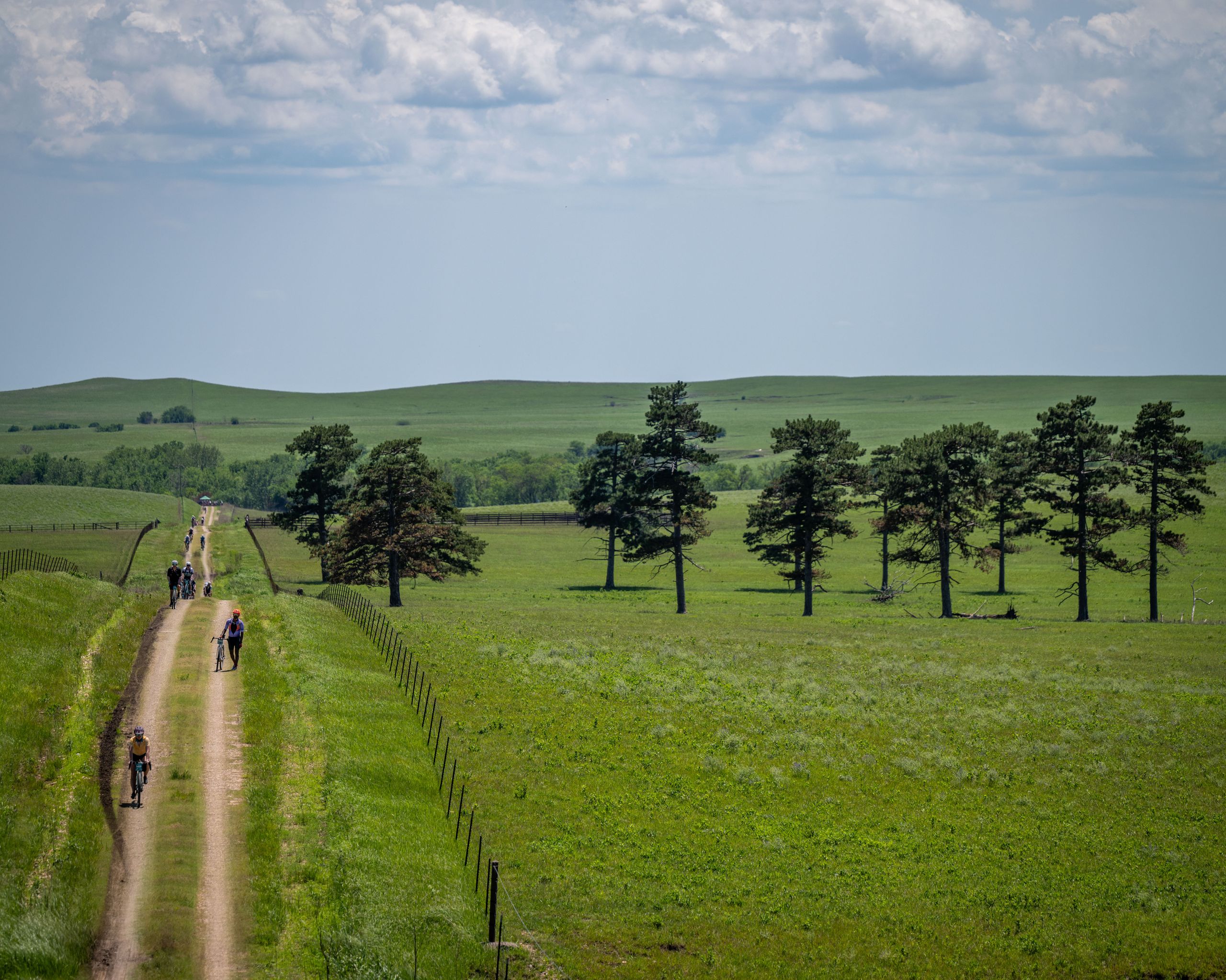 Unbound Gravel 200 LIVE: A stacked line-up and an increased prize pot at the US' premier gravel race (2026)