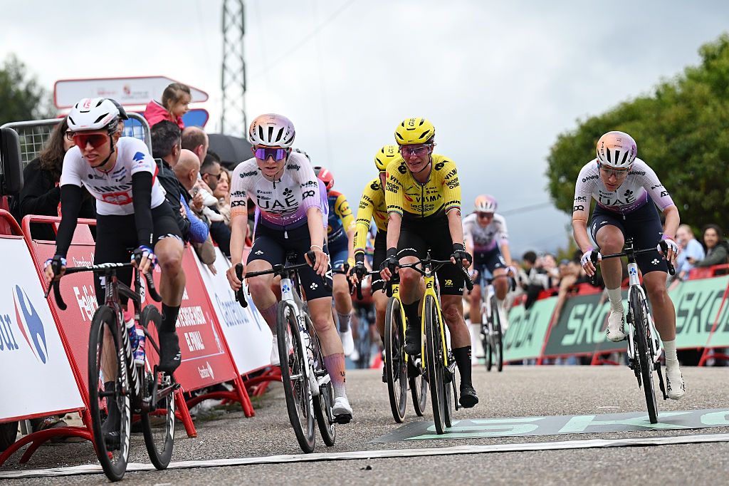 Marianne Vos Crashes Out: Vuelta Femenina Stage 1 — Collarbone Break Ends Ride (2026)