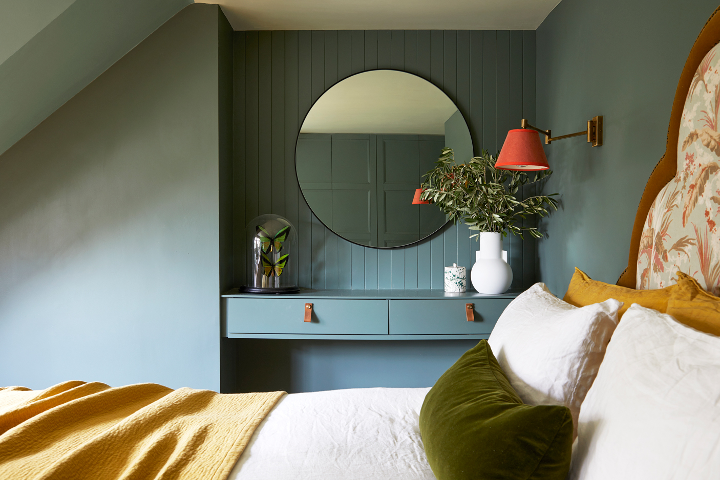 Small bedroom desk ideas