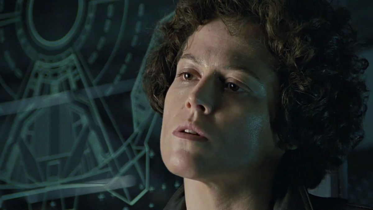 Captura de pantalla que muestra a Sigourney Weaver en la película de ciencia ficción Aliens (1986).