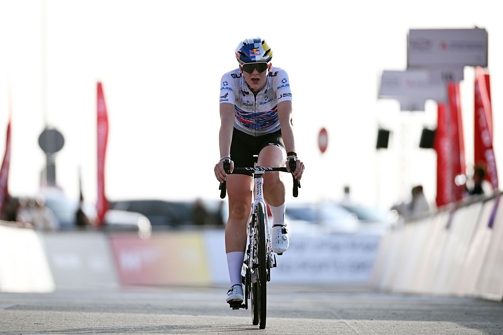 Zoe Bäckstedt's Impressive UAE Tour Climb: Losing the White Jersey but Gaining Respect (2026)