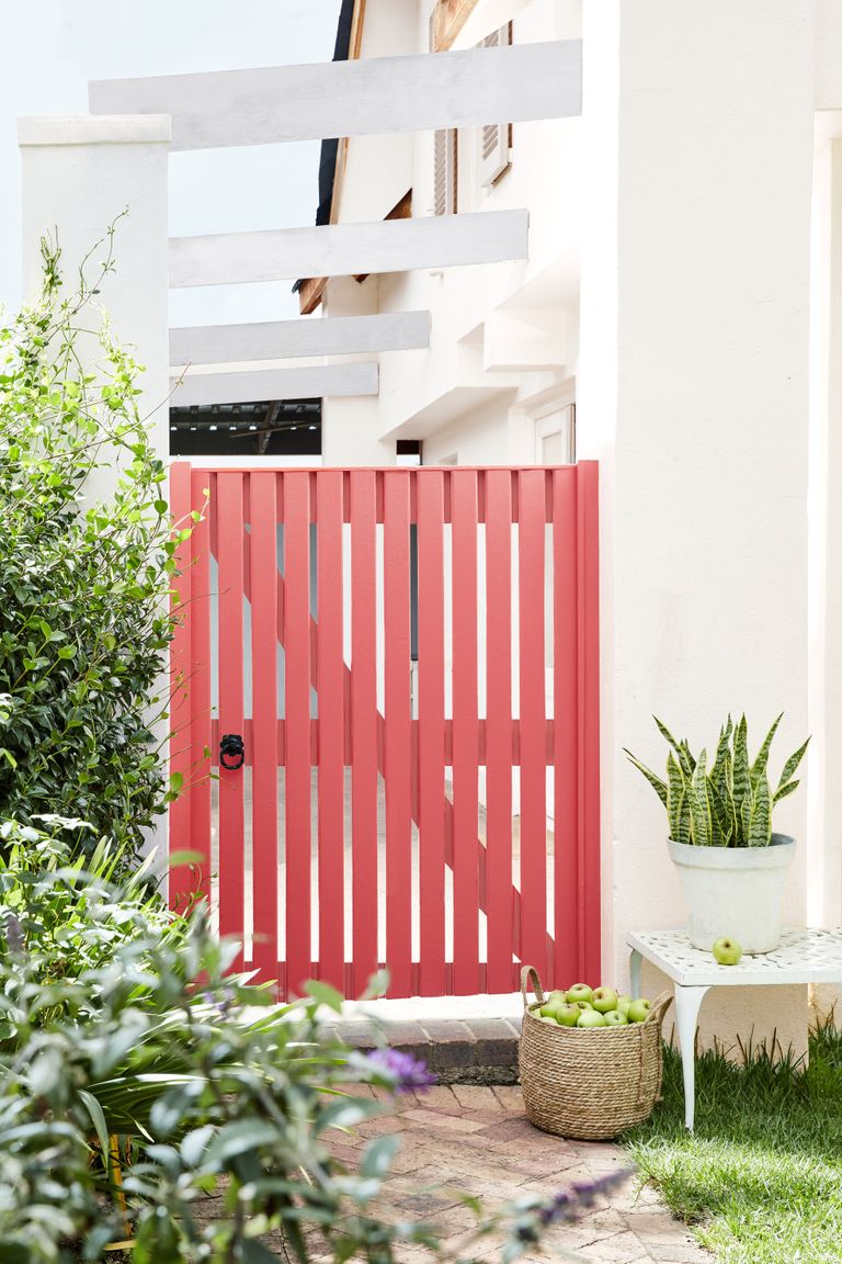 Garden Gates 11 Garden Gate Ideas And Tips For A Stylish Exterior Real Homes