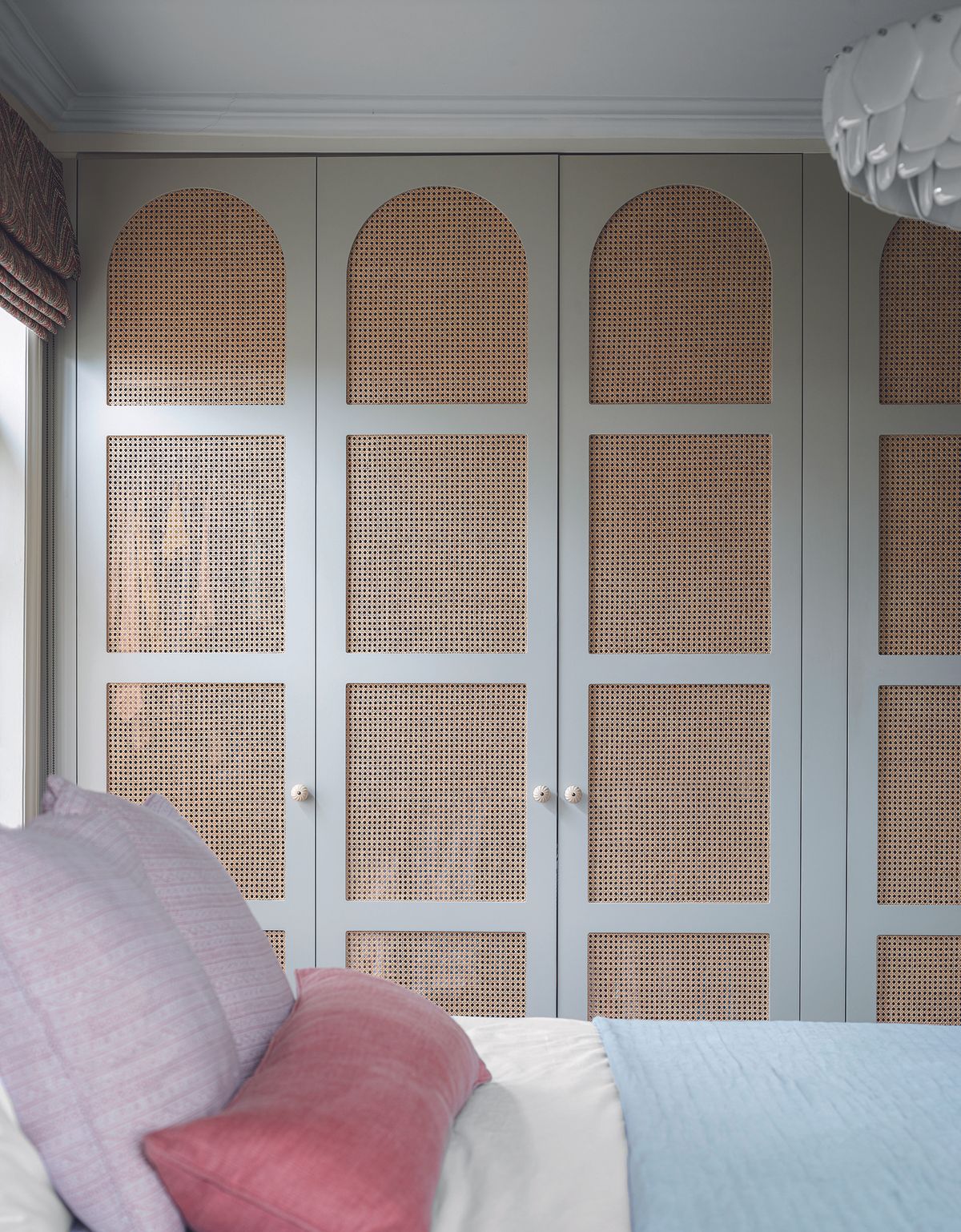 9 small bedroom clothes storage ideas that save you time