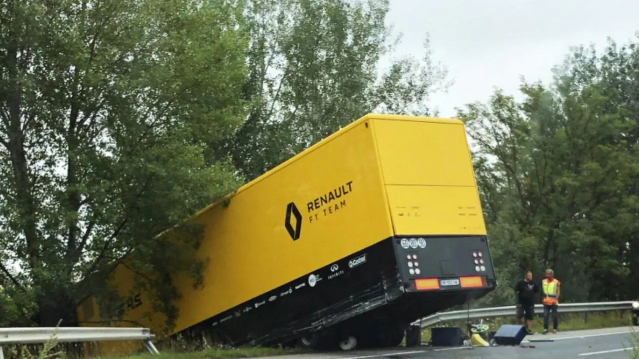 F1 2019 Renault F1 Truck Crash Hungarian Grand Prix
