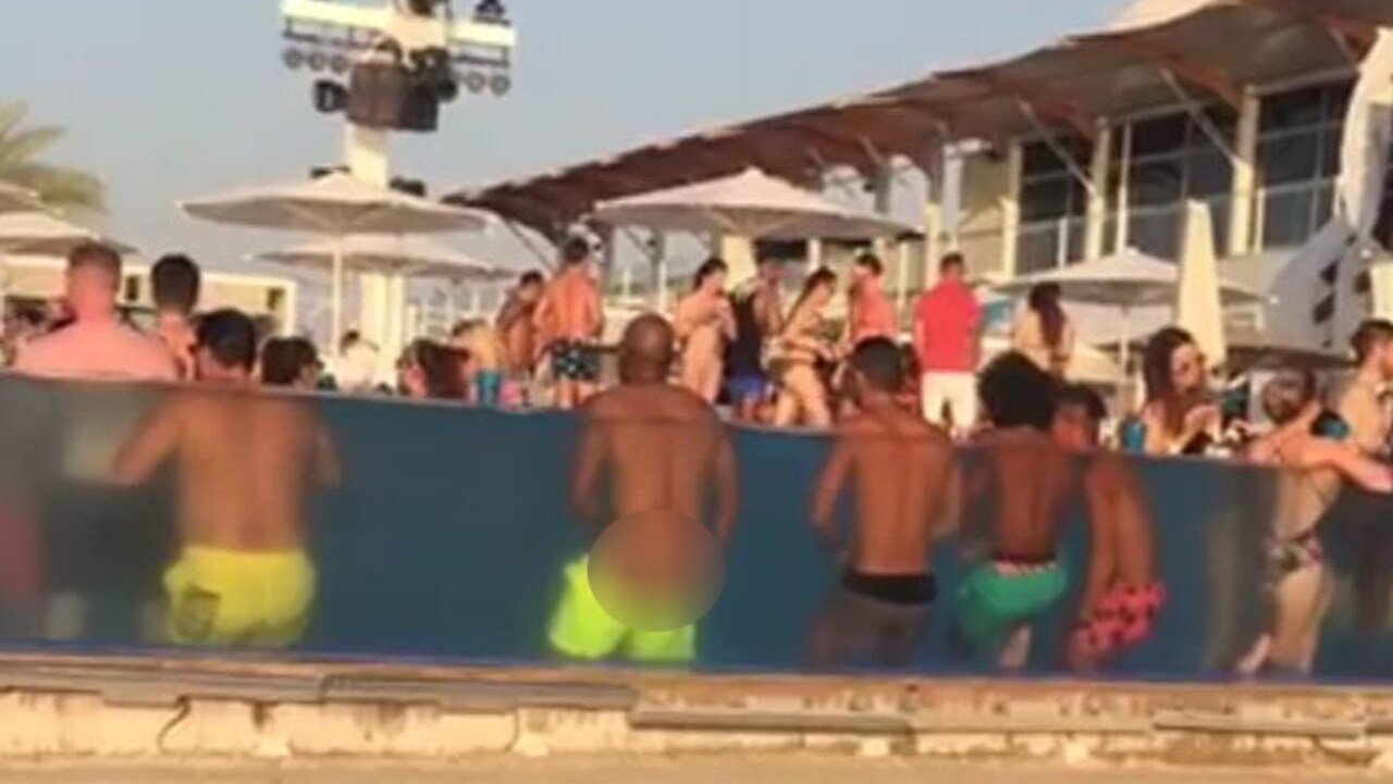 Read full profile it may not be summer where yo. Man performs sex act in front of kids in public Dubai