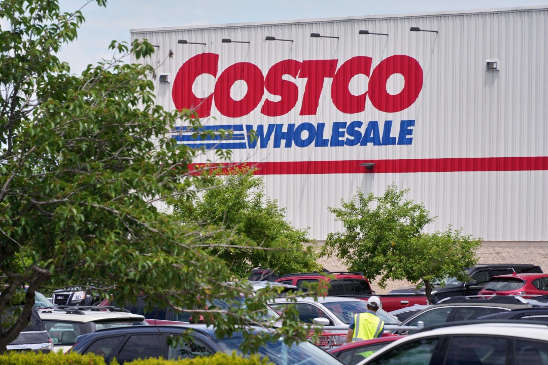 How Costco's Employee Benefits Turn Cashiers into Millionaires (2026)