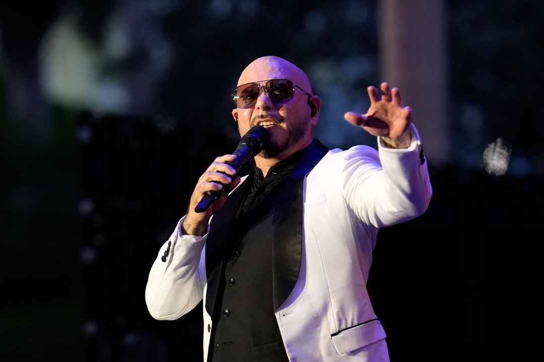 Pitbull's Record-Breaking Moment: 22K Fans Go Bald for a Cause (2026)