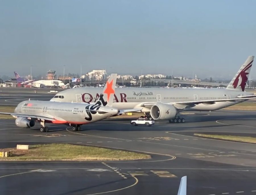 Jetstar vs Qatar Airways: Near Collision at Sydney Airport - Taxiway Drama 2026 (2026)