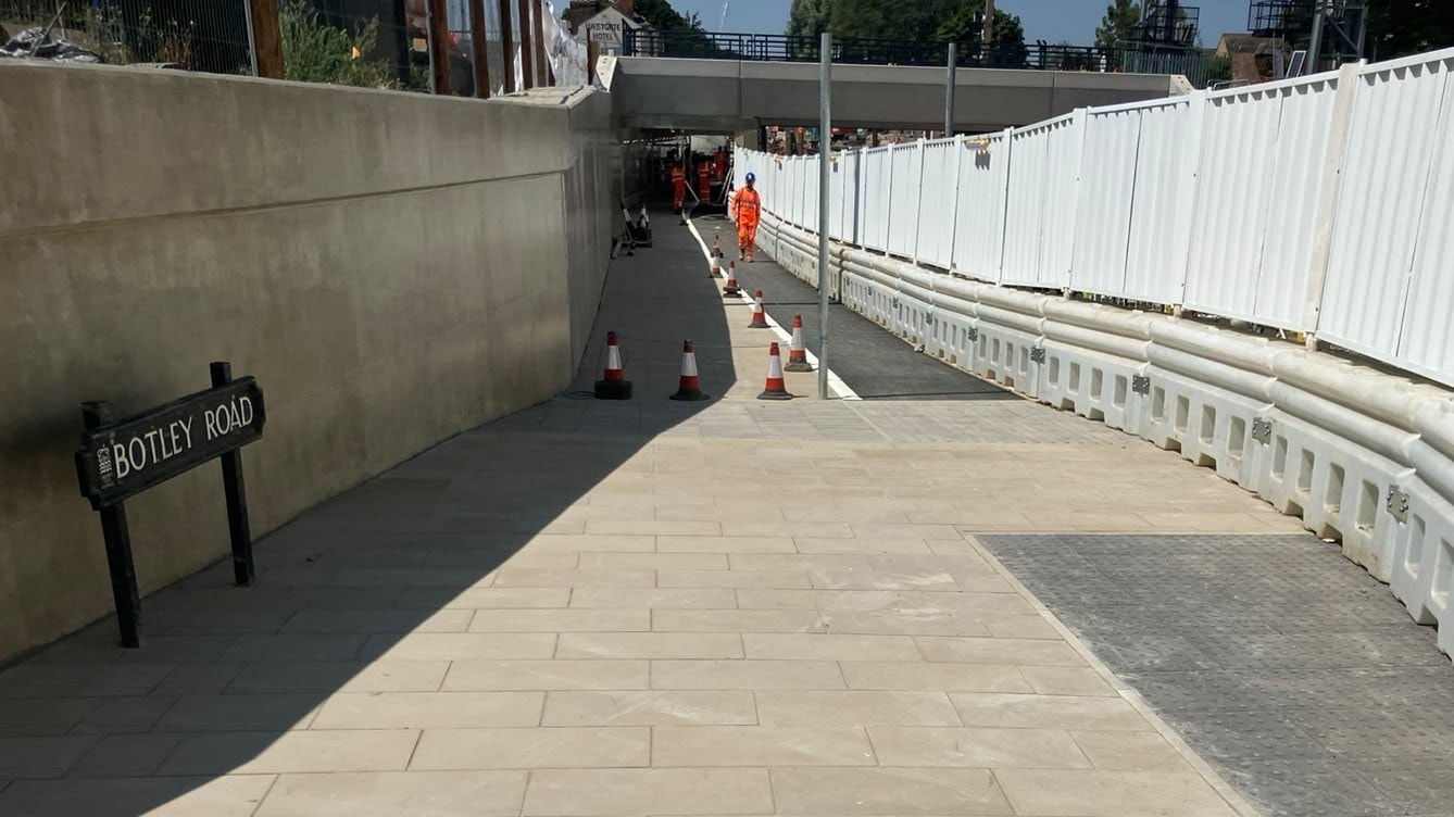 New Wider Walkway Opens at Botley Road in Oxford: Safer Routes for Pedestrians & Cyclists (2026)