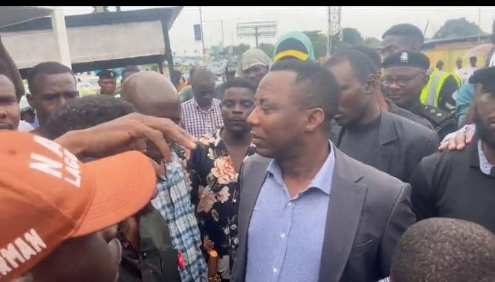 Nigerian students on monday morning made good their threat to shut. 5ixzxlxr1tlxsm