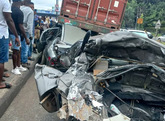 Six killed, three injured in Ogun multiple crashes