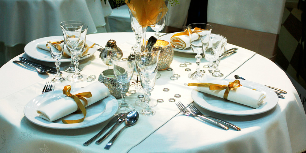 Cuales Son Las Reglas De Protocolo En La Mesa Para Comidas Con Invitados