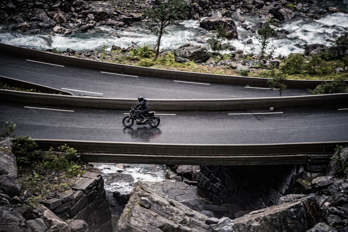 Mountain pass shot of Svartpilen 701 2019