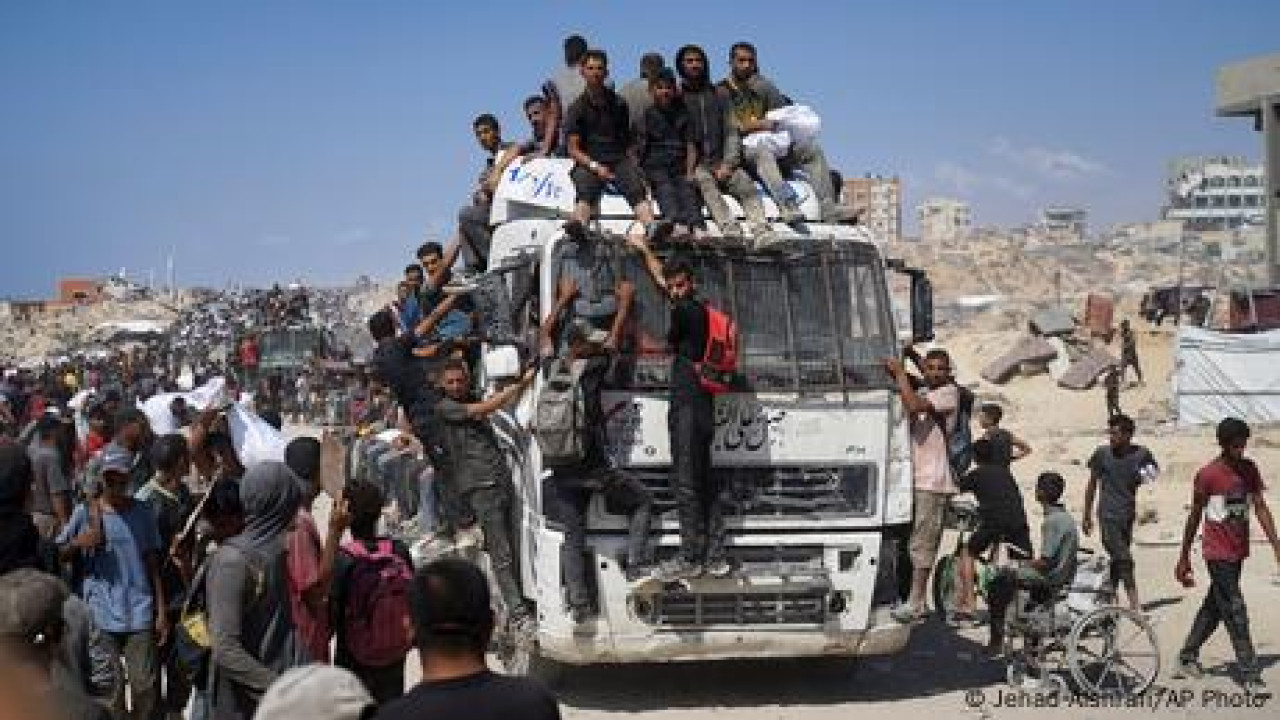 1,000 lawsuits against merez with the background of Gaza