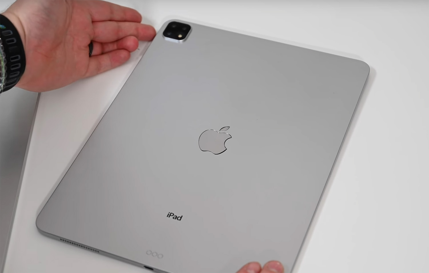 Take a look at some awesome iphone mockups! 2019 Ipad Pro Mockup Video Shows Triple Camera Usb C Slim Design