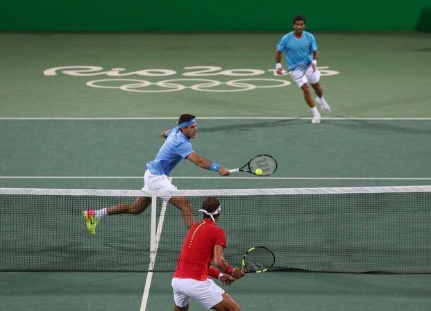 Ciudad de buenos aires, 6 de abril de 1967. Tenis: Argentina cayÃ³ en dobles frente a EspaÃ±a - Juegos