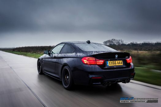 Solve bmw m4 (tanzanite blue/navy blue) jigsaw puzzle online with 442