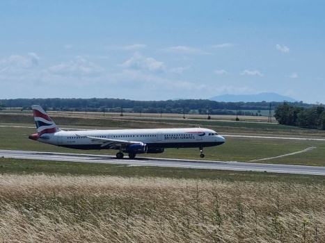 Solve airbus a321 british airways jigsaw puzzle online with 88 pieces