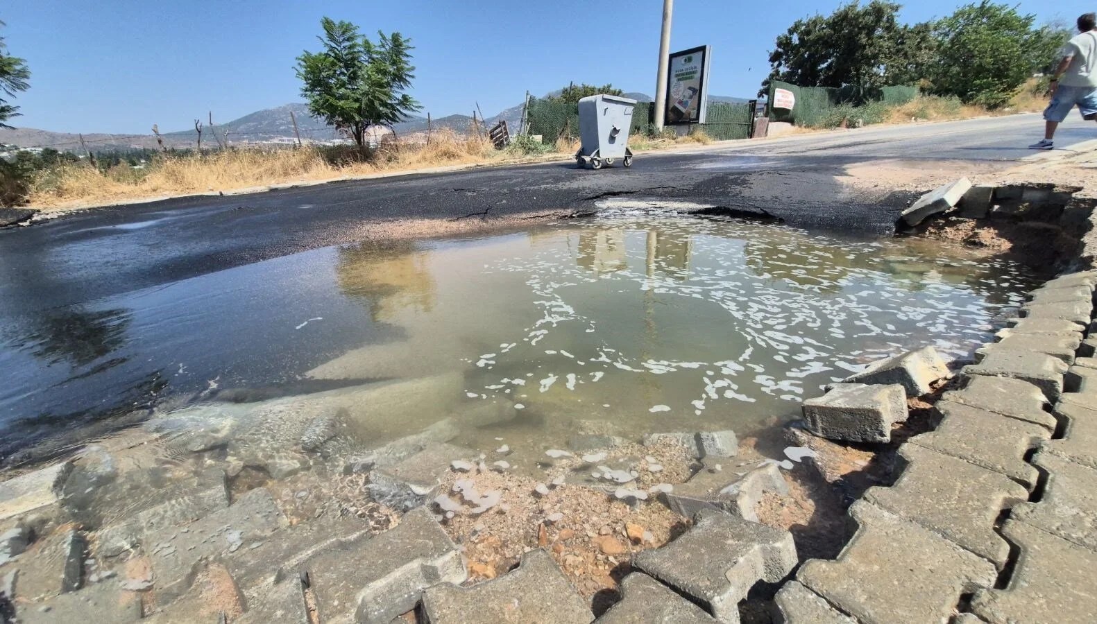 Bodrum'da su isale hattı patladı