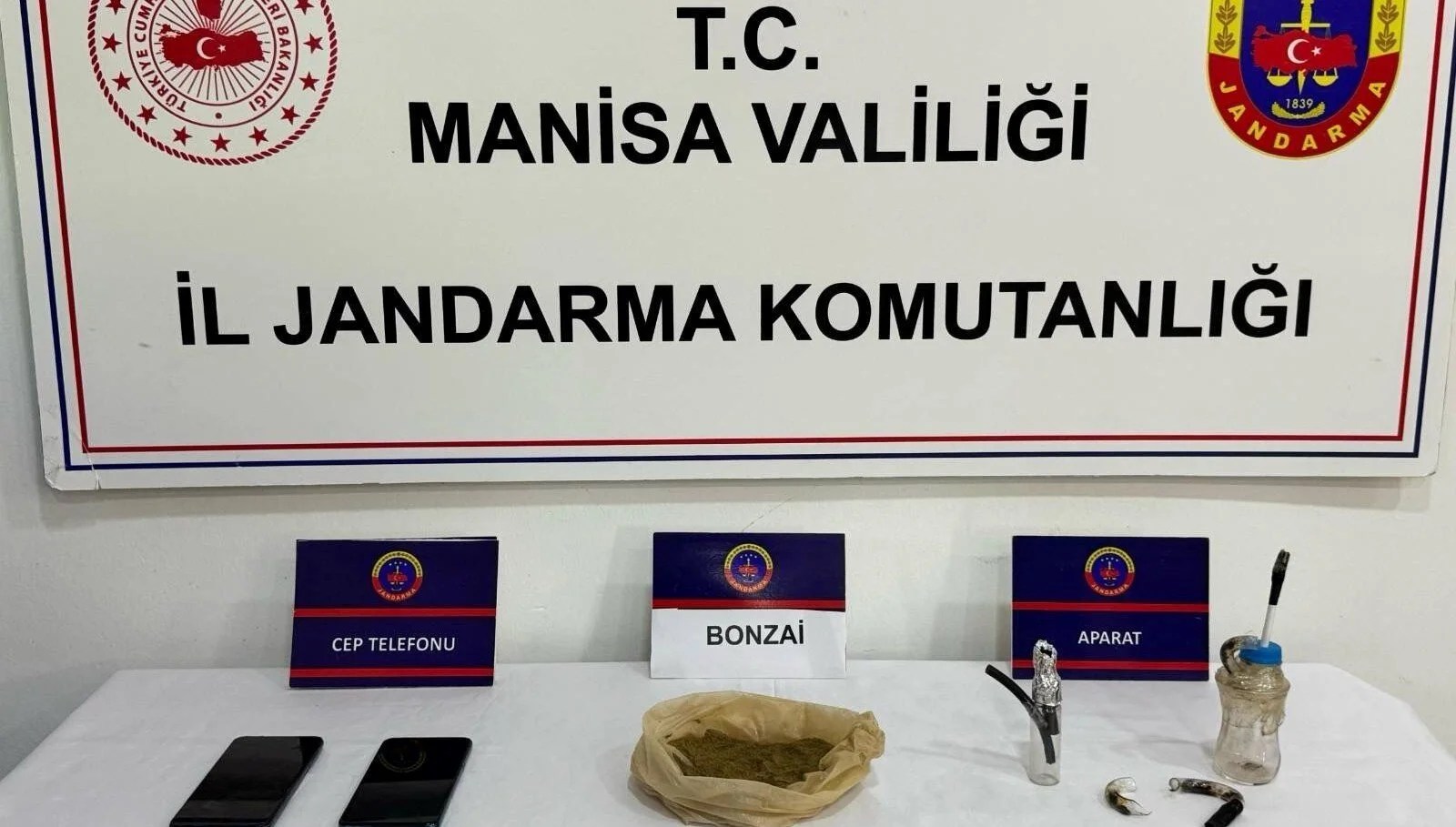 Manisa'da uyuşturucu operasyonunda 3 tutuklama