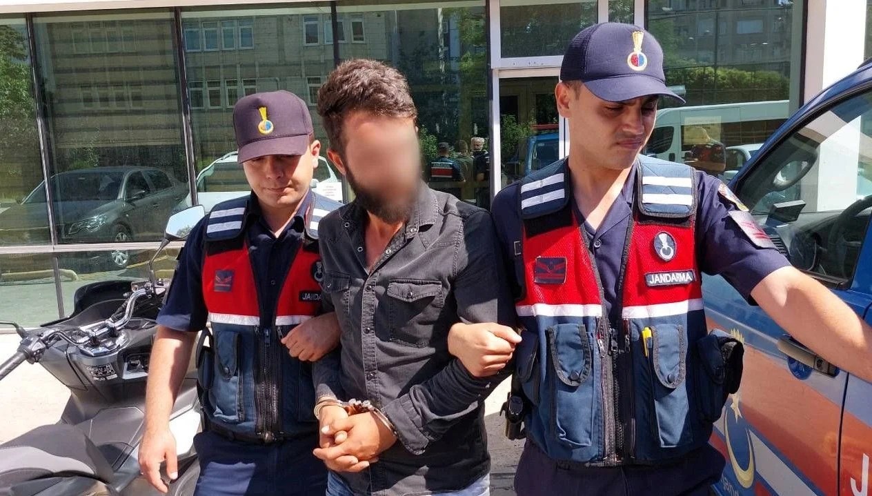 Husumetlisine ateş açtı, yanındaki iki kişiyi vurdu