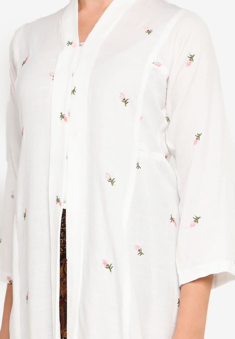 Baju tradisional melayu merujuk kepada baju tradisional orang melayu, terutamanya baju melayu dan baju kurung. Maslea Kebaya Bonda 2 Corak Harga Review Ulasan Terbaik Di Malaysia 2022