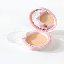 Luxcrime blur & cover two way cake · 2. 15 Rekomendasi Merk Compact Powder Terbaik 2022