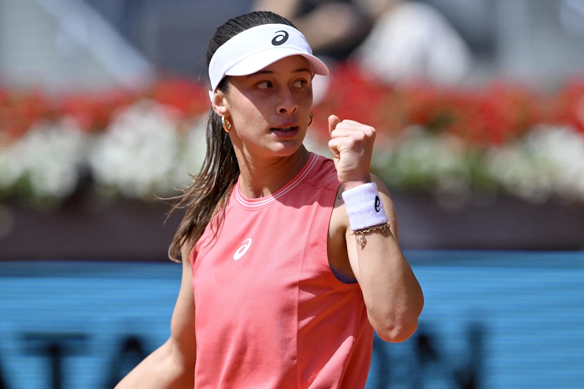 Sönmez Storms Back: Madrid 2026 Second Round Beckons (2026)