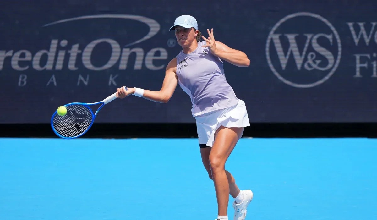 Iga Swiatek's Dominant Display: 6-3, 6-0 Victory in Cincinnati (2026)