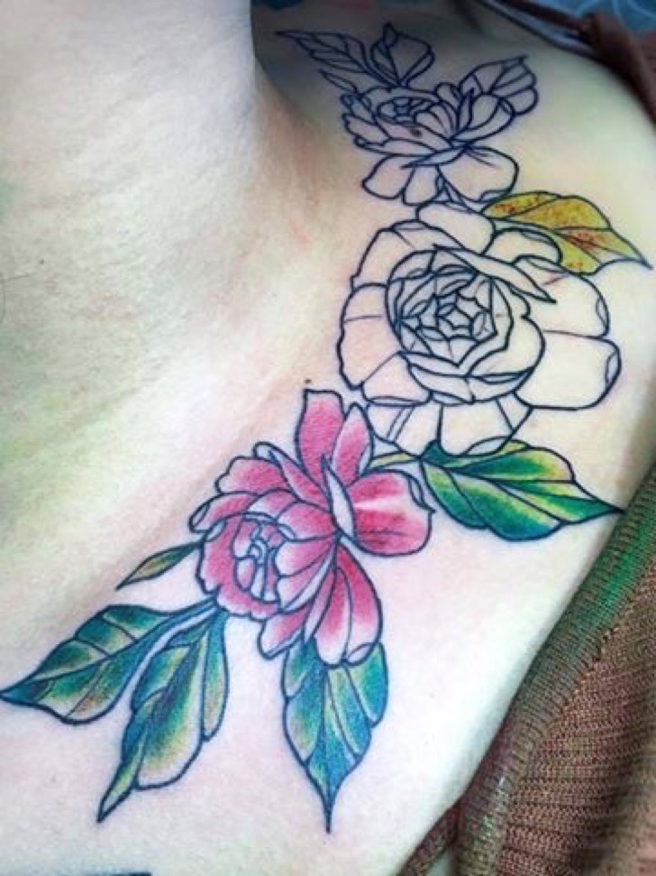 Decidio Hacerse Un Enorme Tatuaje De Flores Rosadas En El Pecho Luego Todo Se Volvio Un Infierno Upsocl