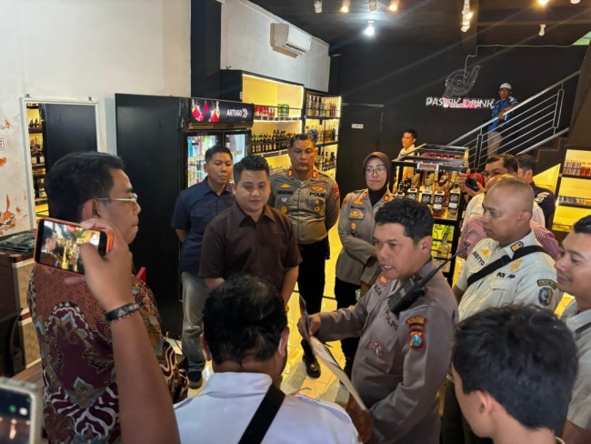 Dirazia Tim Gabungan, Outlet Minuman Keras di Boyolangu Ini Punya Izin Lengkap