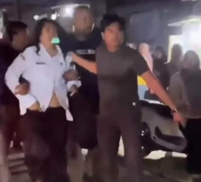 Viral Guru ASN dan Suami Digeruduk Warga: Dugaan Pelecehan Murid SD