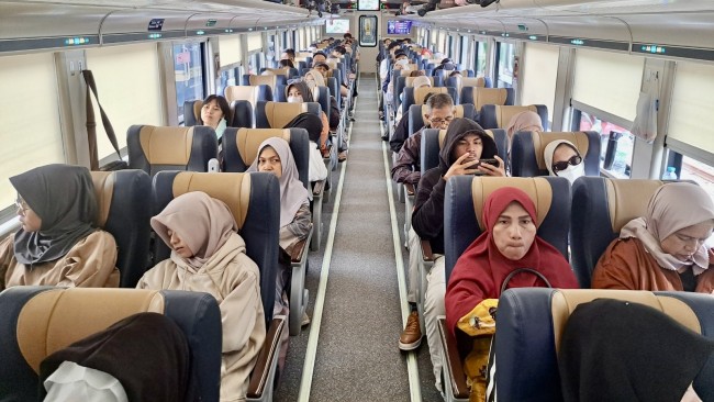 Penumpang di Stasiun Malang Naik 15 Persen Saat Penerbangan Terdampak Erupsi Anak Krakatau