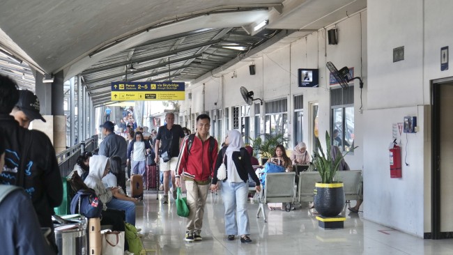 Transportasi Jatim Juli 2026: Penumpang Pesawat Naik, Kereta Api Turun