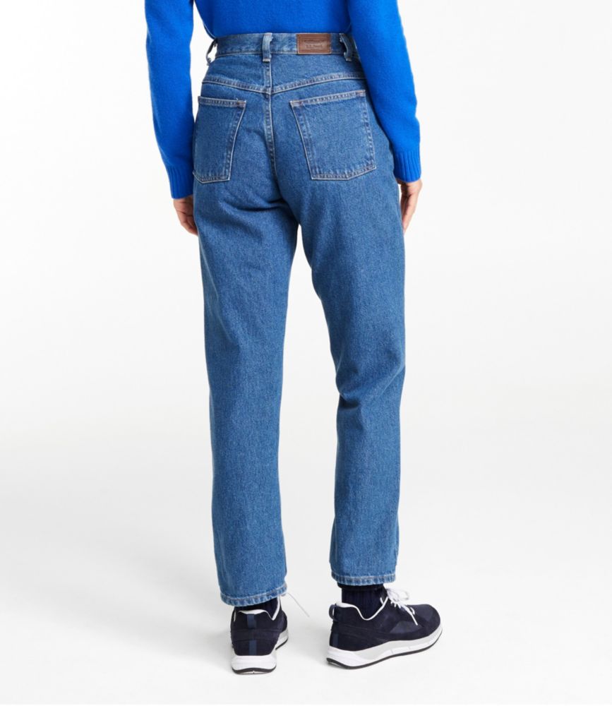 What is the difference between regular and relaxed fit jeans