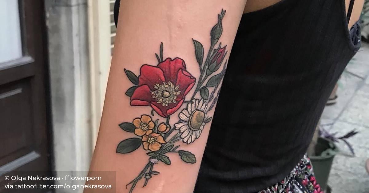 Buttercup ranunculus tatuagem pequena 85 Amazing Buttercup Tattoo Designs With Meanings And Ideas Body Art Guru
